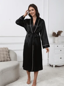 1件女士优雅奢华V领腰带设计浴袍，适合秋冬季节穿着
