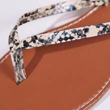 女士时尚平底人字拖，穿脱方便的轻便休闲凉鞋，适合室内、户外和海滩穿着 - 卡其色 - 查看 8