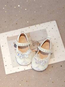 1 双女婴珍珠和水钻蝴蝶设计 PU 钩环公主平底鞋，适合春夏季