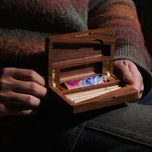 1 Stück handgefertigte Zigaretten-Aufbewahrungsbox aus Walnussholz, kompakte multifunktionale Aufbewahrungsbox geeignet für Bic-J6 Feuerzeuge, Konen, Zigaretten oder schmale Zigarren, tragbare Smartphone-große Raucher-Geschenkidee - Verschiedenfarbig - Übersicht 2