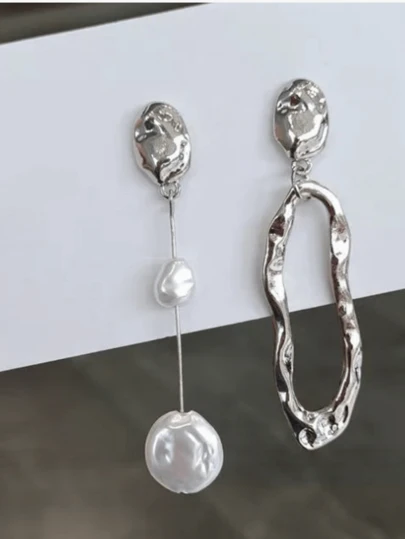 1 Pair Asymmetrical Geometric Design Baroque Style Pearl Hollow Drop Asymmetric Earrings