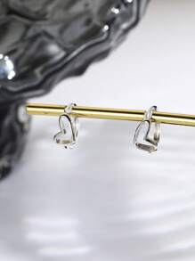 1 对 S925 纯银心形耳环，时尚简约百搭珠宝礼物，适合女性