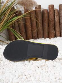 Women's Elegant & Comfortable Flip Flops, Casual Street Fashion Personalized Vacation, Yellow Plain Color Outside Wear Flat Slip On Thong Sandals Suitable For Spring/Summer, Beach