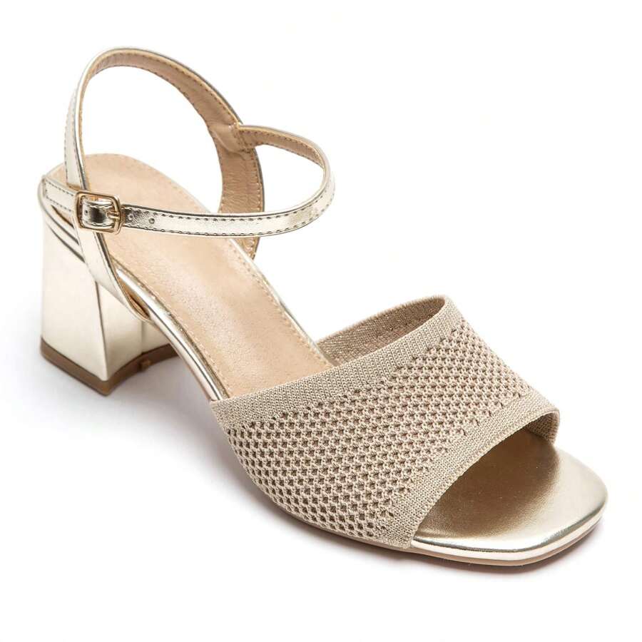 Sandali con tacco alto semplici, di moda e versatili, adatti per l'estate