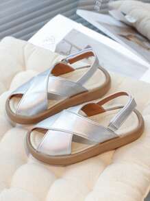 儿童夏季时尚新款交叉带钩环沙滩凉鞋