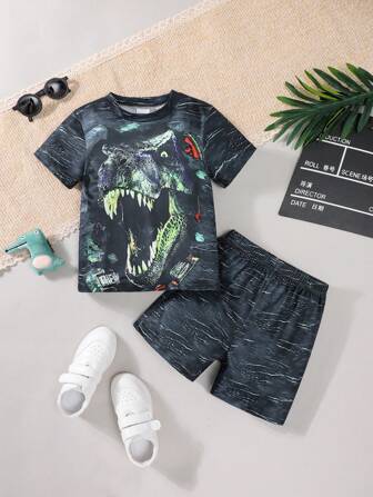 小男孩夏季恐龙印花短袖 T 恤和短裤套装，轻便休闲，适合炎热季节