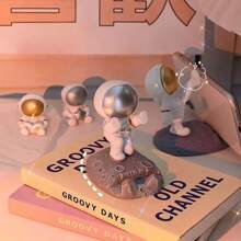 3pcs Creative Astronaut Mobile Desktop Stand, Astronaut Tablet Universal Support Stand, Pendant, Slouchy Movie Chaser Stand
