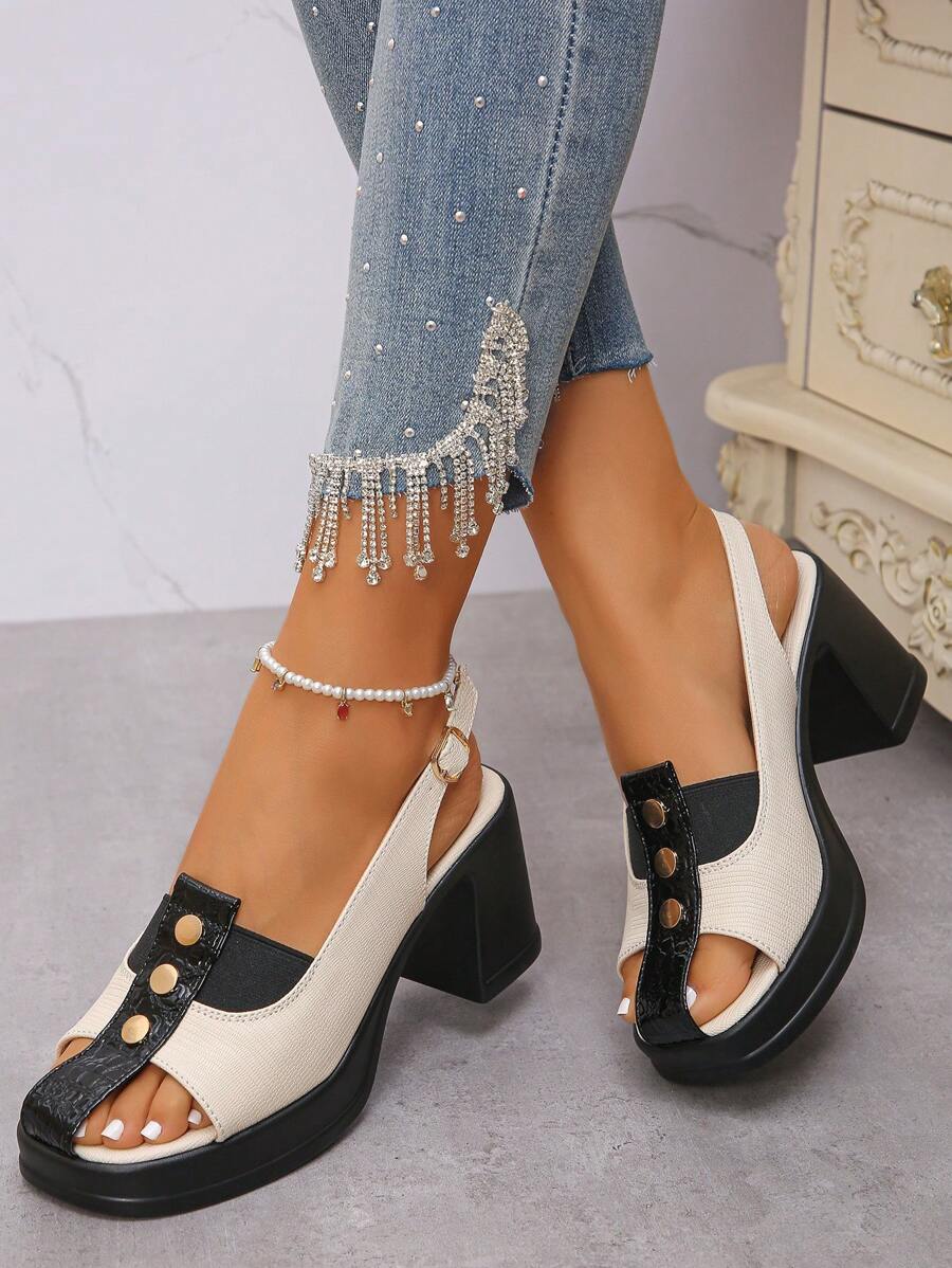 大码女式夏季时尚欧美风格压花米色后带粗跟凉鞋，舒适百搭高跟凉鞋，适合日常穿着、工作、派对 - 米色 - 查看 1