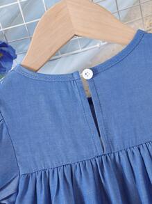 Vestido de niña joven con efecto de mezclilla, manga abullonada, plisado y diseño floral 3D en colores llamativos