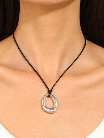 1 st Chunky Metallic Hollow Out Asymmetrisk Geometrisk Flera Element Charm Hjärtformad hängande krage Justerbar Svart PU Läder Rep Halsband För Kvinnor Mode Casual Gatufest Smycken Presenter