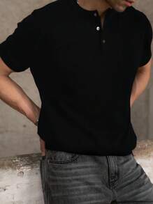 Herren lässiges vielseitiges T-Shirt mit Unifarben Henley-Ausschnitt und Kurzarm