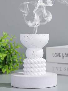 Un diffuseur d'arômes en résine et brûle-encens avec un design simple à trois niveaux tridimensionnel. Il convient à la décoration de la maison, des chambres, des salons (en tant que décoration centrale), des bureaux, des salles de yoga et des fêtes, créant une atmosphère élégante. Il peut également être utilisé pour la décoration des temples. Ce brûleur d'arômes fait un cadeau idéal pour les fêtes, pour ceux qui retournent à l'école, comme cadeau de remise des diplômes ou comme cadeau pour les femmes.