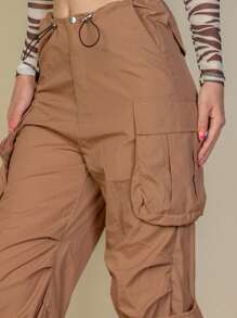 Pantalones de paracaídas casuales bohemios con bolsillos de solapa y cordón fruncido para mujer - Azúcar marrón - Ver 6
