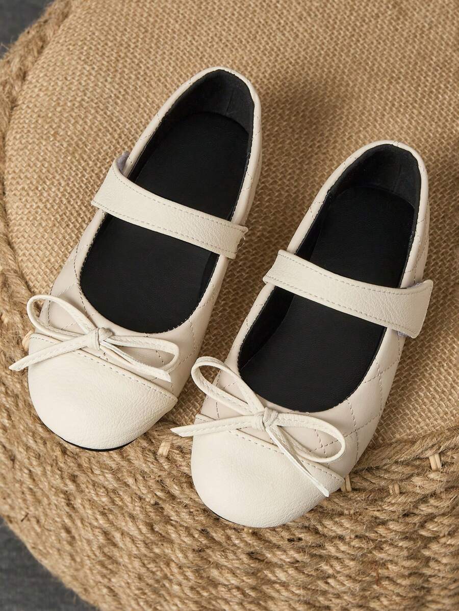 1 Paio di scarpe da sera per bambine con fiocco nero e bianco, scarpe da principessa formali per saggi, scarpe piatte in pelle morbida per occasioni ufficiali e performance scolastiche