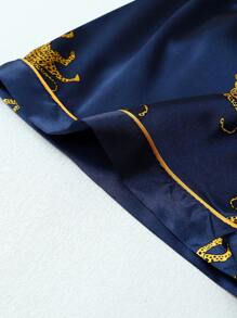 Bộ đồ ngủ bằng vải satin 2 món, áo sơ mi tay ngắn họa tiết da báo và hổ xanh và quần short nơ cho nữ - Màu xanh lam - Xem 7