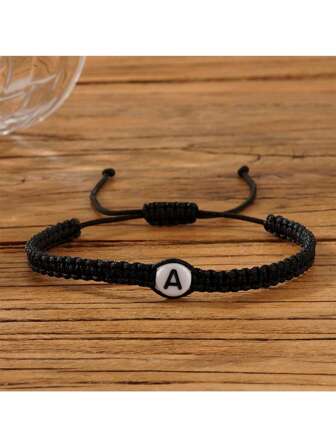 1条26字母可调节编织情侣手链，适合女性、少女，可作为毕业礼物、生日礼物、珠宝首饰或情人节礼物。