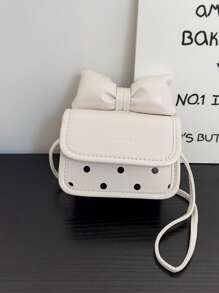 迷你春夏新款时尚简约休闲蝴蝶结Pu材质波点印花斜挎包。可单肩背的零钱包。适合青少年日常使用，外出购物时可当口红包。可作为礼物送给朋友、女朋友。