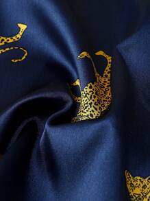 Bộ đồ ngủ bằng vải satin 2 món, áo sơ mi tay ngắn họa tiết da báo và hổ xanh và quần short nơ cho nữ - Màu xanh lam - Xem 8