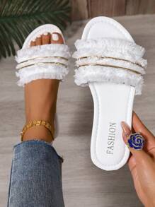 Sandalias planas de mujer estilo vacaciones con decoración de flecos, nuevos Zapatos blancos versátiles y cómodos de moda 2025