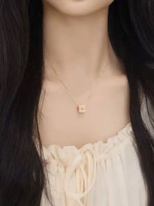 1pc 925 Sterling Silver 3D Cube Pendant Necklace With A Lucky Four-Leaf Clover Cubic Zirconia, Perfect Elegant Multicolor Clavicle Chain For Women, Birthday, Anniversary, Mother'S Day, St. Patrick'S Day, Accessory Ideal As A Holiday Gift.