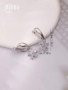 Hihho 1 par de elegantes pendientes con colgante de flor de tono plateado con circonita cúbica, adecuados para uso diario