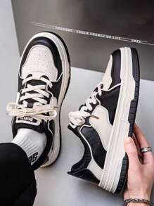 Zapatillas deportivas de estilo casual con colores clásicos a juego, ligeras y transpirables, con suela blanda y diseño antideslizante, adecuadas para ir al trabajo, practicar deportes al aire libre, correr y vestir de forma informal. - Negro - Ver 1