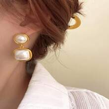 1 对树脂仿珍珠几何耳环，法式优雅风格耳环，母亲节礼物 - 金色 - 查看 3