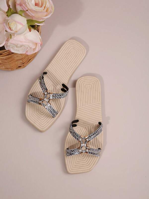 Nuevas sandalias planas de estilo bohemio vintage de verano 2025 para mujeres tallas grandes, con trenzado cruzado, falda de red versátil, aptas para uso en exteriores, playa, vacaciones, con suela suave