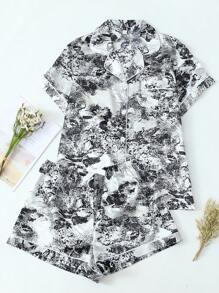 Set de pijama de 2 piezas de satén con estampado de pintura al estilo de tinta, blusa de manga corta con cuello y pantalón corto con lazo para mujer