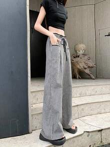 休闲直筒格子裤，带有宽松设计