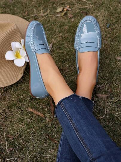 Zapatos planos tipo mocasín de punta redonda para mujer, talla grande, con acabado espejado, unicolor, flexibles, para todas las estaciones, diseño minimalista, parte superior de poliuretano, forro de tela, suela de TPR, sin lentejuelas, lavar a mano o limpiar en seco profesionalmente