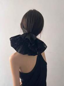 1个特大号褶皱双层高端发圈，优雅时尚发绳，适合日常通勤、休闲、浪漫、户外摄影等场合，可作马尾辫头饰。