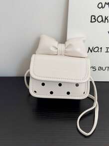 迷你春夏新款时尚简约休闲蝴蝶结Pu材质波点印花斜挎包。可单肩背的零钱包。适合青少年日常使用，外出购物时可当口红包。可作为礼物送给朋友、女朋友。