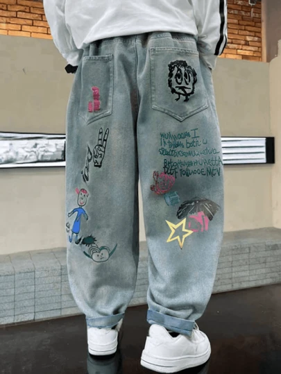春秋新款淺色卡通塗鴉童裝牛仔褲，鬆身修身青少年男孩長褲