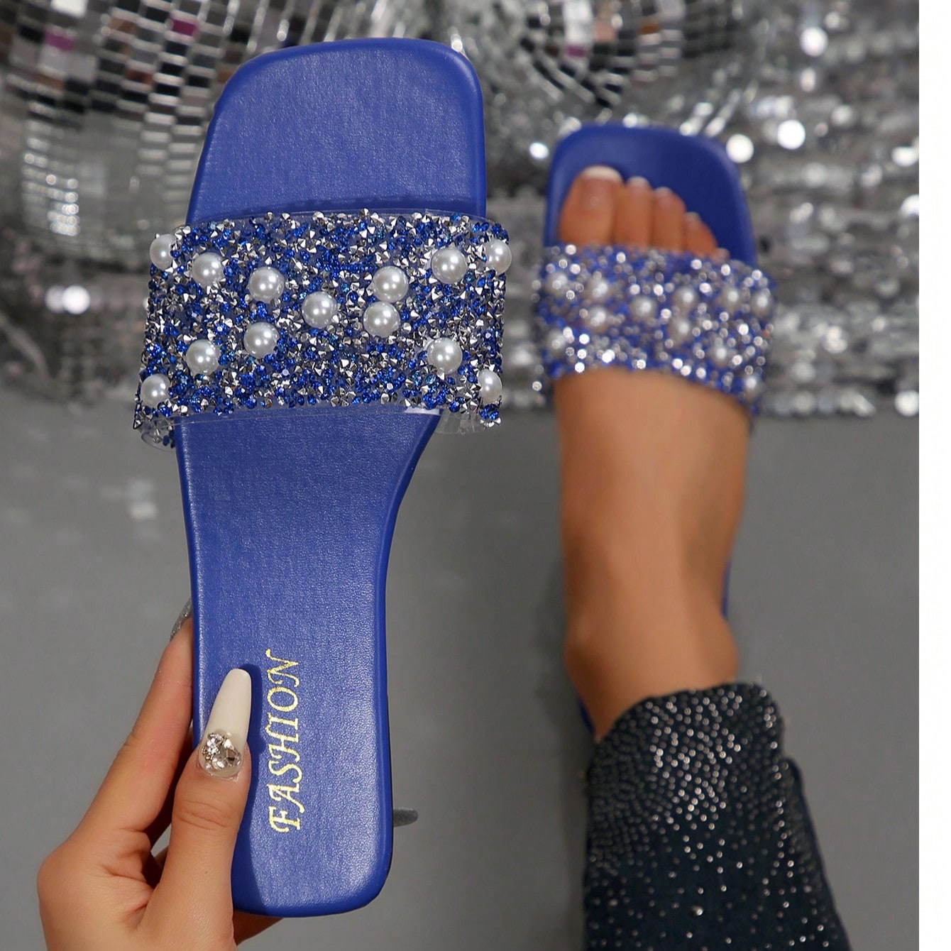 Sandalias casuales de playa de taco medio cómodas y gruesas con decoración de perlas y rhinestones para mujer de talla grande, Verano