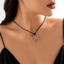 1 件厚重金属镂空不对称几何多元素吊坠心形吊坠项圈可调节黑色 PU 皮革绳项链女士时尚休闲街头派对珠宝礼物 - 皮繩吊墜項鍊 - 查看 11