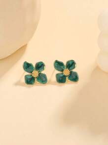 A Pair Of Stylish Spring - Summer Petal - Flower - Shaped Enamel Alloy Stud Earrings, Offering Multiple Color Choices, Perfect For Daily Wear And Light - Hearted Social Gatherings, Ideal For Female Accessory Enthusiasts