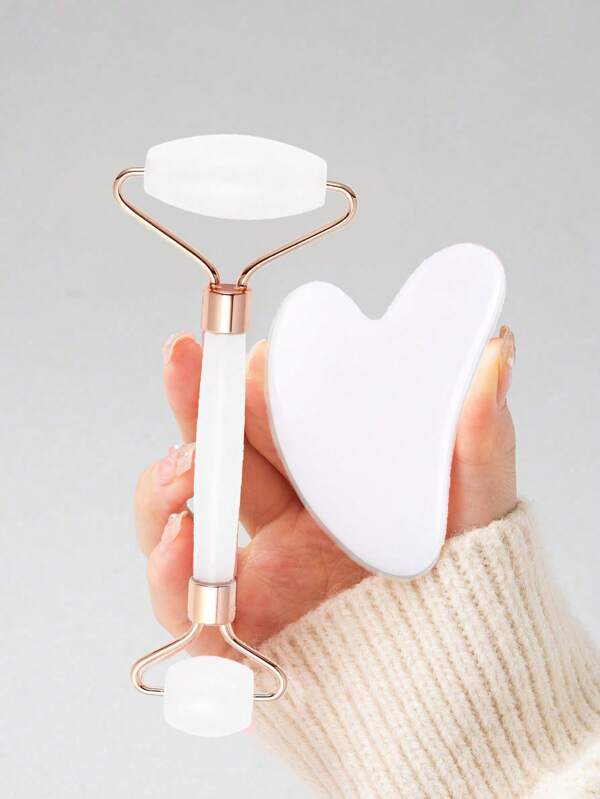 2pcs Ferramentas de massagem de raspagem facial, inclui 1pc rolo de massagem de cabeça dupla e 1pc tábua de raspagem em forma de coração. Por meio da massagem facial, ajuda a reduzir o inchaço, acalmar e levantar a pele para uma aparência radiante.