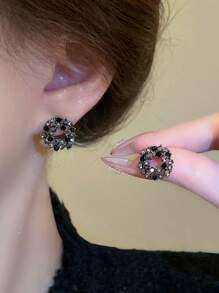 1 对优雅花卉设计耳钉，时尚高端简约风格，适合女性日常佩戴 - 黑色 - 查看 2