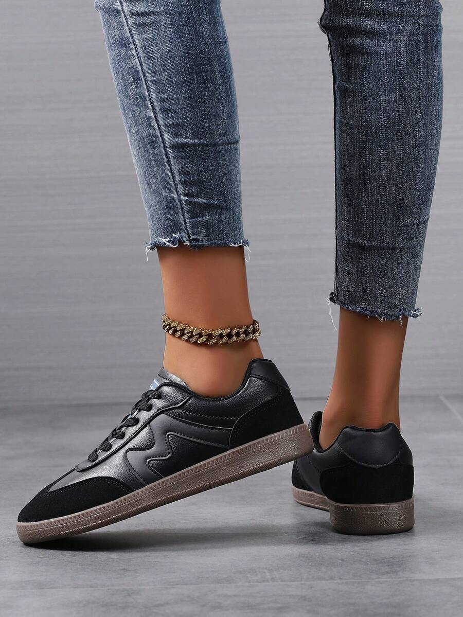 Baskets décontractées en canevas rétro pour femmes, chaussures plates et confortables pour étudiants, chaussures de skate polyvalentes inspirées du style Ins, chaussures vulcanisées basses - Noir - Voir 1