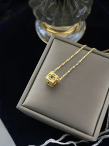 1pc 925 Sterling Silver 3D Cube Pendant Necklace With A Lucky Four-Leaf Clover Cubic Zirconia, Perfect Elegant Multicolor Clavicle Chain For Women, Birthday, Anniversary, Mother'S Day, St. Patrick'S Day, Accessory Ideal As A Holiday Gift.