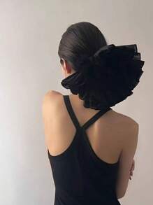 1个特大号褶皱双层高端发圈，优雅时尚发绳，适合日常通勤、休闲、浪漫、户外摄影等场合，可作马尾辫头饰。