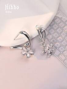 Hihho 1 par de elegantes pendientes con colgante de flor de tono plateado con circonita cúbica, adecuados para uso diario