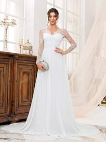 Vestido de novia elegante con escote en V profundo, manga larga, encaje y borde de malla