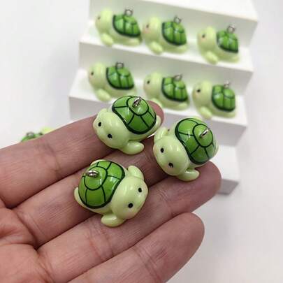 10个可爱卡通海龟吊坠，精致树脂动物挂件，适合制作钥匙扣和耳环等饰品配件，海龟，绿色