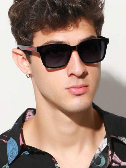 1副男士塑料方形小框粗腿复古优雅简约百搭日常时尚眼镜，适合聚会和街头摄影