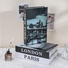 Bộ 3/2/1 món đồ trang trí giả sách. Phong cách trang trí nhà cửa hiện đại, với hình ảnh tên các thành phố quốc tế và các địa danh nổi tiếng - lấy cảm hứng từ nhà thiết kế, được làm từ ván ép (không có chức năng sử dụng). Lý tưởng để trang trí phòng khách, mặt bàn, tường. Phù hợp với nhiều không gian (phòng ngủ, văn phòng, phòng tắm, mặt bàn, tủ TV, sảnh, kệ sách). Món quà tuyệt vời cho các dịp lễ. - Đen và xám - Xem 5