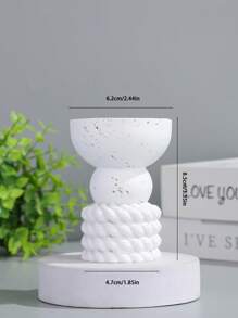 Un diffuseur d'arômes en résine et brûle-encens avec un design simple à trois niveaux tridimensionnel. Il convient à la décoration de la maison, des chambres, des salons (en tant que décoration centrale), des bureaux, des salles de yoga et des fêtes, créant une atmosphère élégante. Il peut également être utilisé pour la décoration des temples. Ce brûleur d'arômes fait un cadeau idéal pour les fêtes, pour ceux qui retournent à l'école, comme cadeau de remise des diplômes ou comme cadeau pour les femmes.
