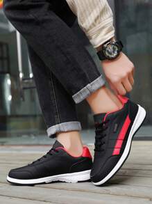 2025 nuevo color sólido PU con cordones zapatillas de deporte de los hombres casuales, de moda y versátil antideslizante resistente al desgaste plana zapatos de los hombres de tenis, adecuado para el desplazamiento diario, caminar, pasear al perro, correr, fútbol, deportes al aire libre, gimnasio, viajes y otras escenas. - Negro - Ver 3