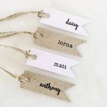 Etiquetas de regalo personalizadas pequeñas de 5,4 x 1,8 cm - Etiquetas con nombre mini - Etiquetas rústicas - Etiquetas de favor - Nombres de asientos - Etiquetas del plan de asientos (sin cuerda), multifuncionales, duraderas, ornamentales, reutilizables, exquisitas, elegantes, de alta calidad, coloridas, modernas, personalizadas, únicas, para renovar el hogar, etiquetas personalizadas para accesorios de ropa - Etiqueta pequeña - Ver 3